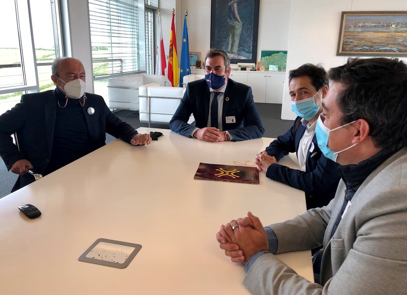 Marcano apoyará al Ayuntamiento de Santoña para impulsar un control en los accesos al Faro del Caballo