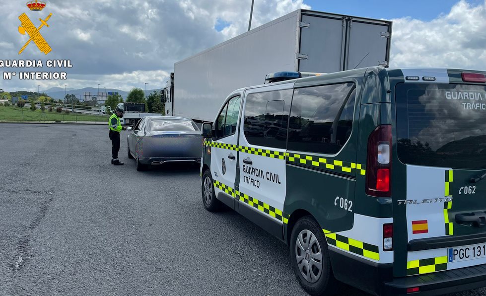La Guardia Civil detiene a un hombre por cuatro presuntas infracciones penales relacionadas con el tráfico