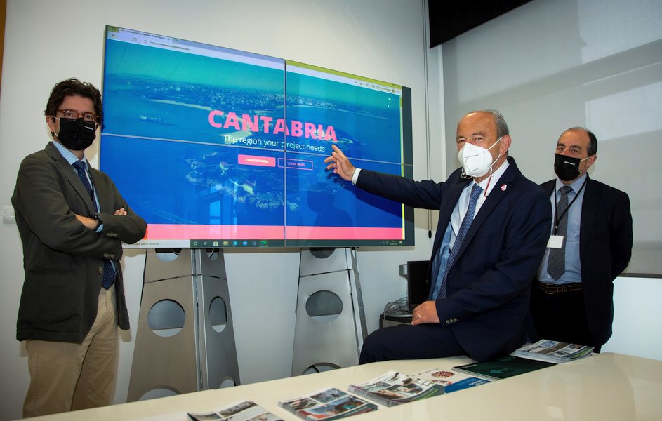 De izquierda a derecha, el director de SODERCAN, José Antonio García Delgado, el consejero López Marcano y el consejero delegado de SODERCAN, Rafael Pérez Tezanos / Foto: José Ramón González Soutullo-Gob. Cantabria