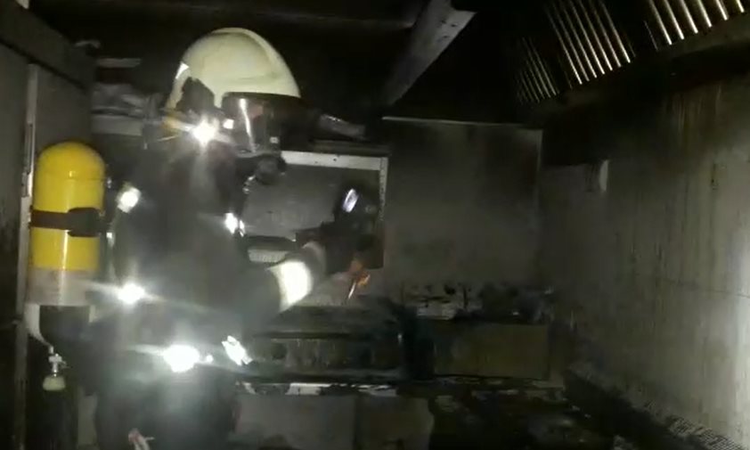  Bomberos del 112 extinguen un incendio en un bar de Santoña