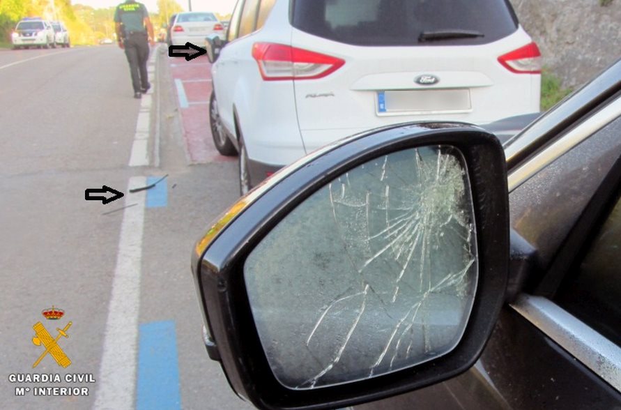 Detenidos tres jóvenes por causar daños en más de treinta vehículos estacionados en Comillas