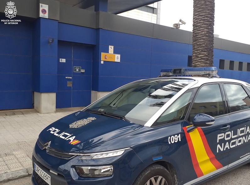 Detenidas dos personas por robar 11.300 euros a una mujer en la vía pública