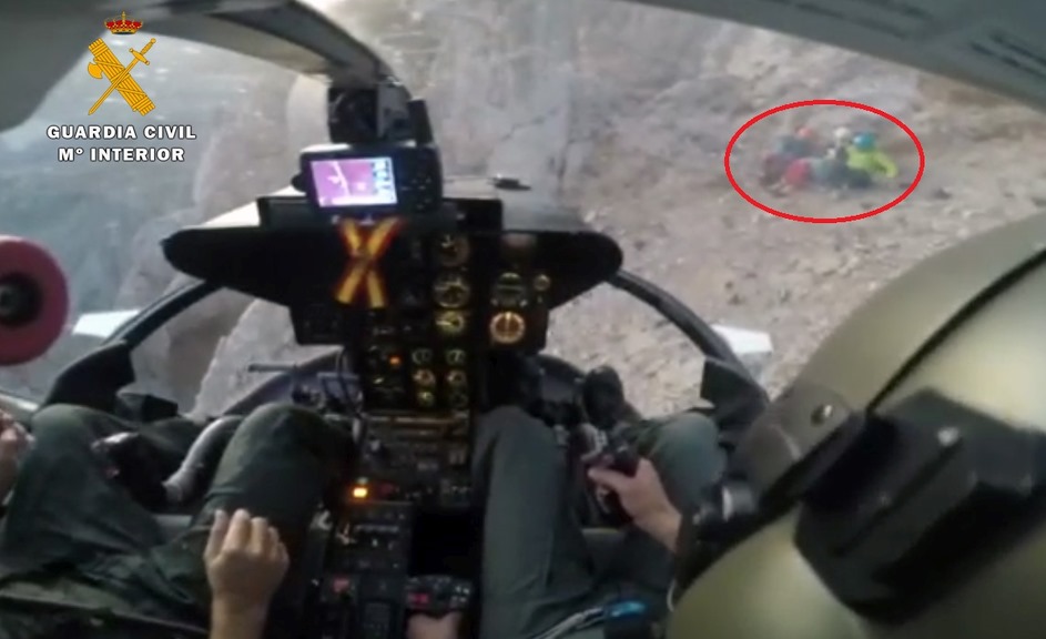  La Guardia Civil rescata a tres montañeros enriscados en el Espolón de los Franceses