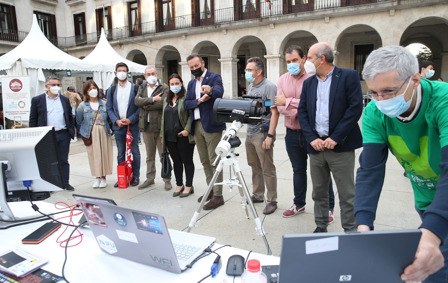 Blanco destaca la labor científica y divulgativa que desarrolla el Observatorio Astronómico de Cantabria - Foto: Lara Revilla/Gobierno de Cantabria