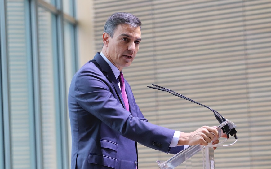  Pedro Sánchez anuncia en Santander que el Gobierno aprobará mañana la subida de quince euros mensuales del SMI