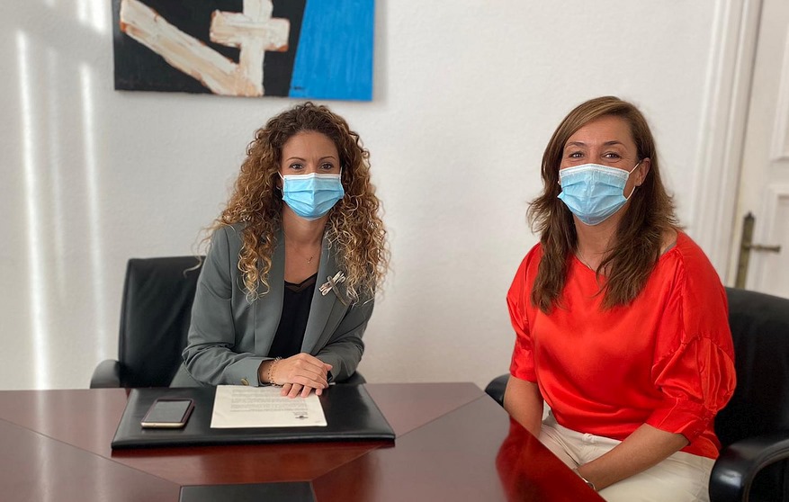 Ainoa Quiñones y Ana Losada - Los veterinarios piden controlar la venta y administración de medicamentos para animales
