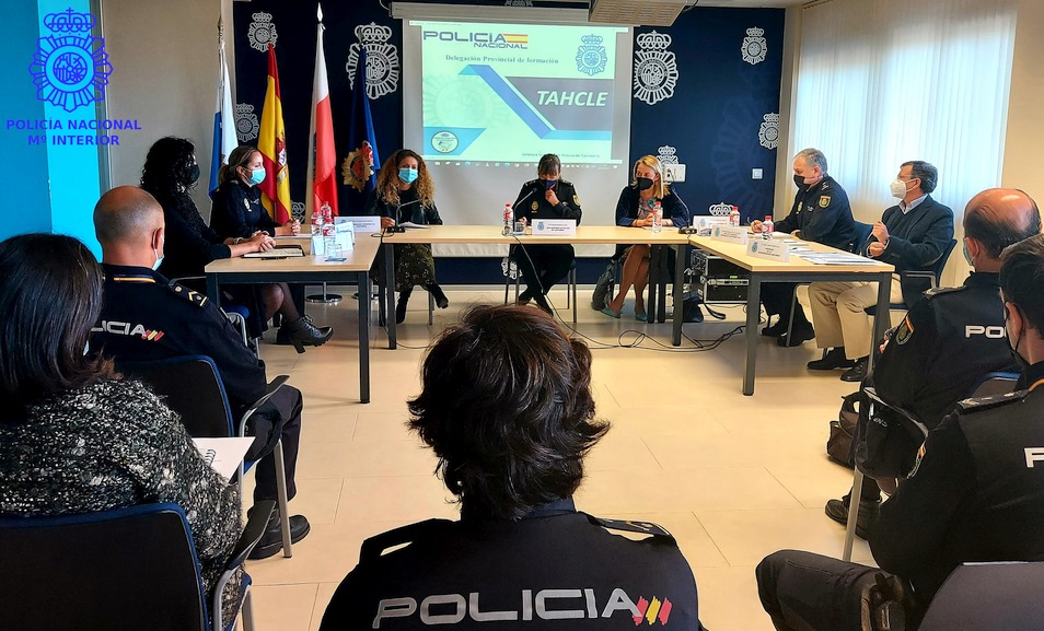 La Policía Nacional identifica a los presuntos autores de las ofensas a la jugadora del Club Osasuna B y forma a sus agentes en la lucha contra los Delitos de Odio