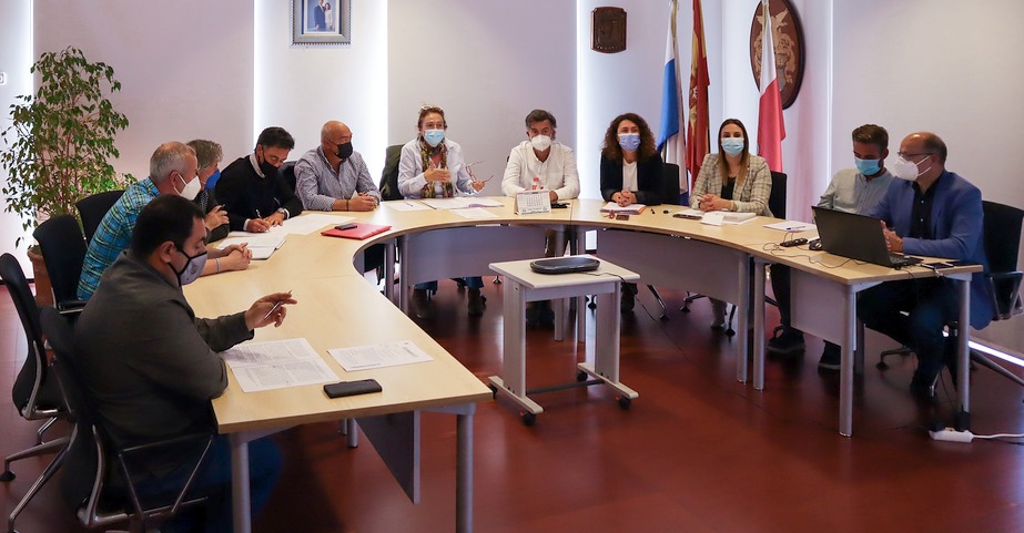 Comillas pide a Sanidad restablecer el servicio de pediatría en el consultorio médico