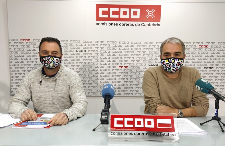 David Estévez, secretario general de la Federación de Servicios a la Ciudadanía de CCOO en Cantabria, y Miguel Ángel Expósito, delegado de CCOO en Ambuibérica