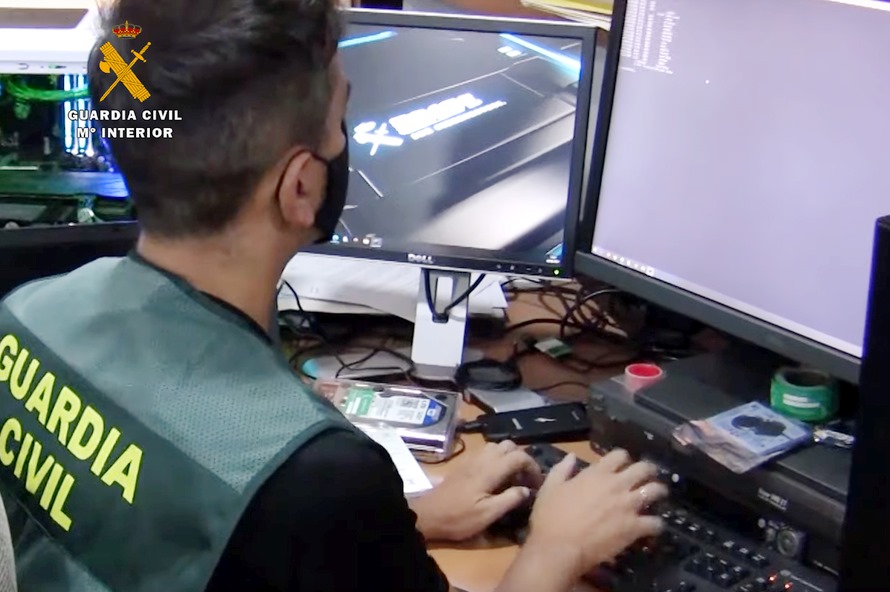 La Guardia Civil esclarece el uso de los datos de la tarjeta de un anciano en compras online por más de 3.600 euros