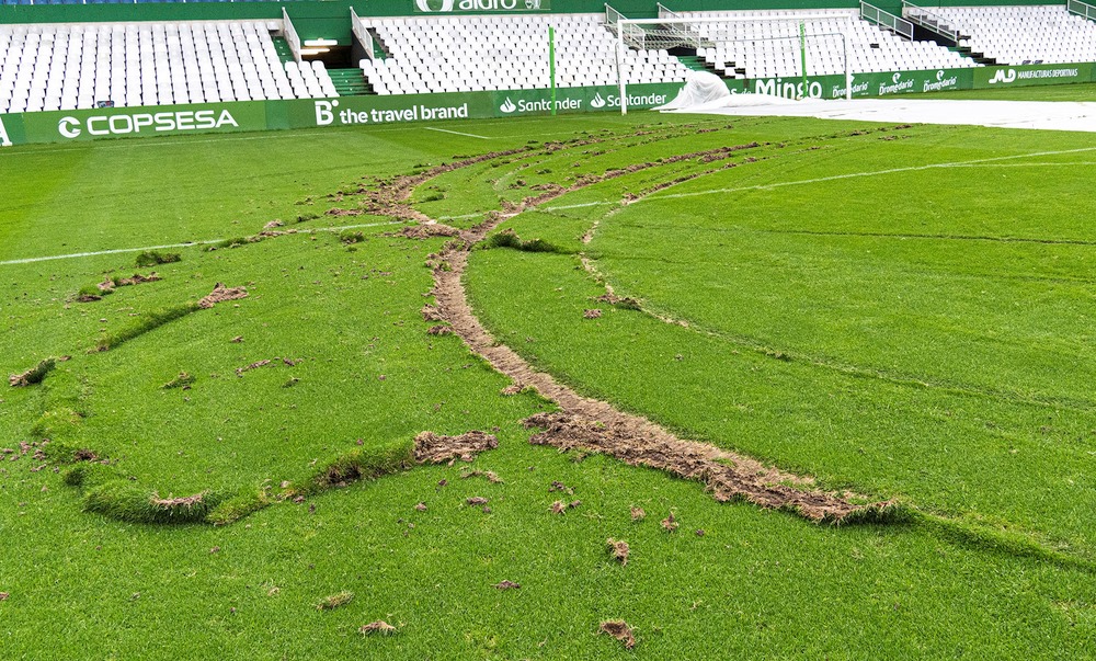 El Racing denuncia un acto vandálico en el césped de Los Campos de Sport