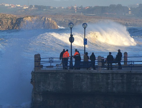  Santander activa el dispositivo preventivo por temporal en la costa