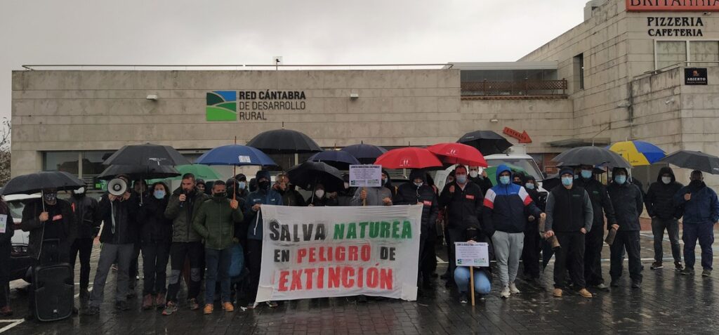 La plantilla de los centros de interpretación lleva su protesta a la Red Cántabra de Desarrollo Rural tras sentirse 'abandonados' por su directiva