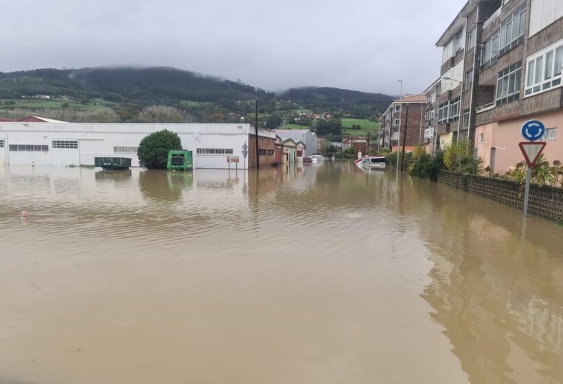  Revilla dice que la situación en Cantabria por las inundaciones es “muy complicada” pero se encuentra “controlada”