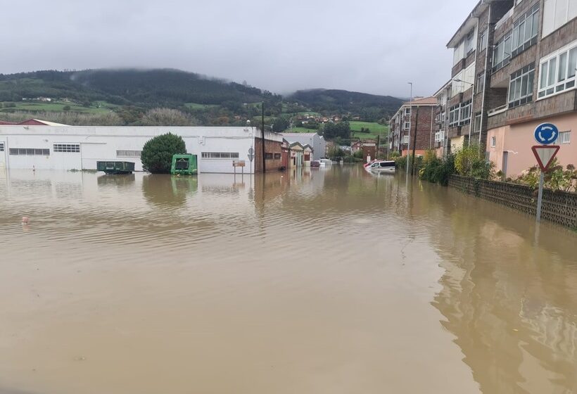 Revilla dice que la situación en Cantabria por las inundaciones es “muy complicada” pero se encuentra “controlada”