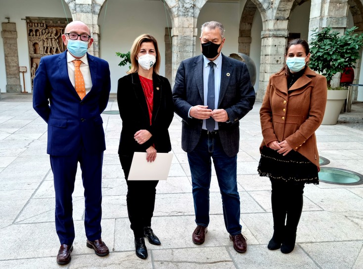 El Parlamento y la Universidad de Cantabria firman un convenio para que los alumnos de Derecho hagan prácticas