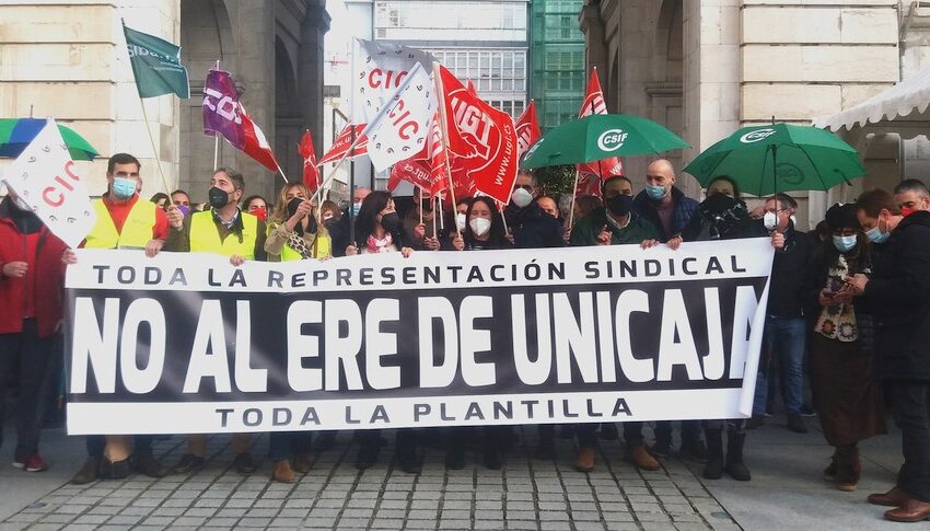  Cerca de un 90% de la plantilla de Unicaja secunda la huelga en Cantabria