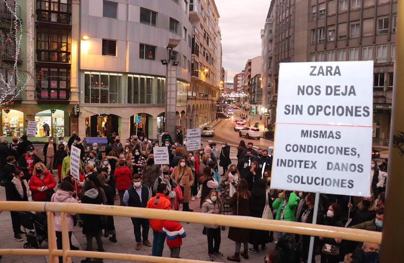 Movilizaciones de trabajadoras de Zara en Torrelavega - (C) Foto: David Laguillo