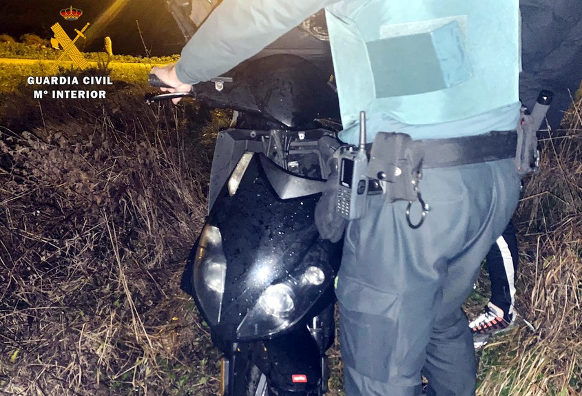 La Guardia Civil investiga a un menor que presuntamente sustrajo una motocicleta y alardeó en una red social