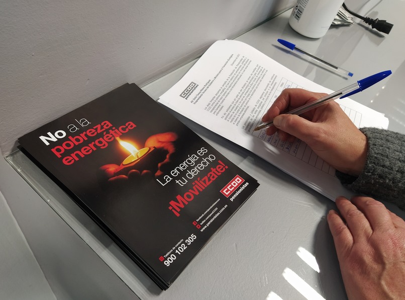 Pensionistas de CCOO recogen firmas para exigir al Gobierno medidas contra la pobreza energética