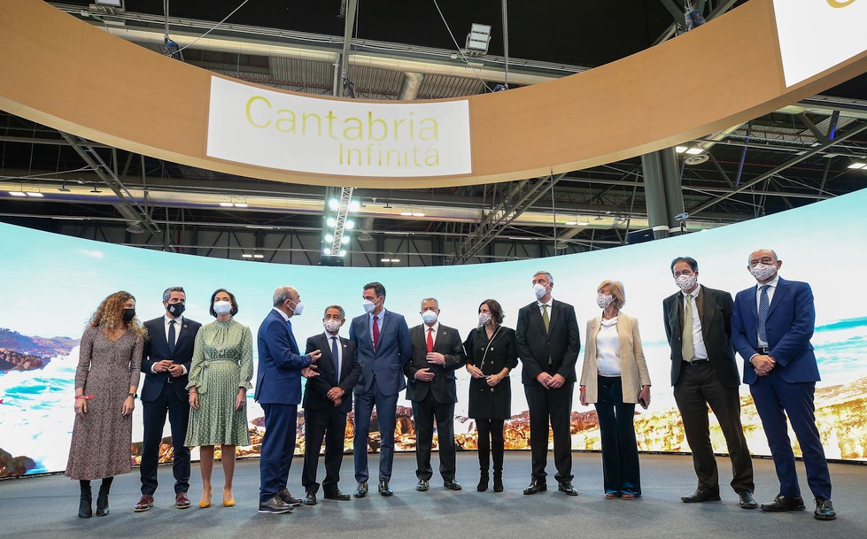 Revilla destaca en Fitur que “no hay un lugar en el mundo como Cantabria” y asegura que está en condiciones de recuperar el pulso turístico