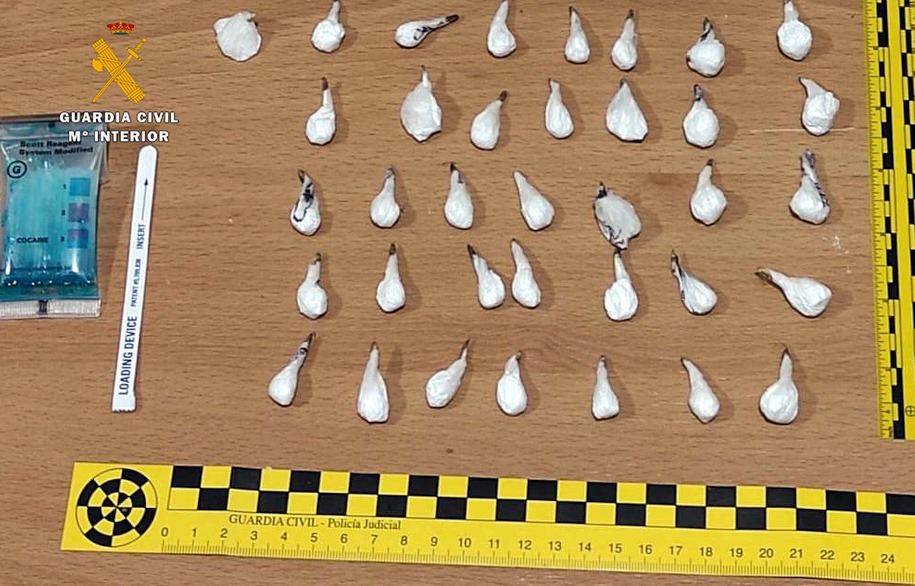 La Guardia Civil desactiva dos puntos de venta de cocaína en Sarón y en Unquera
