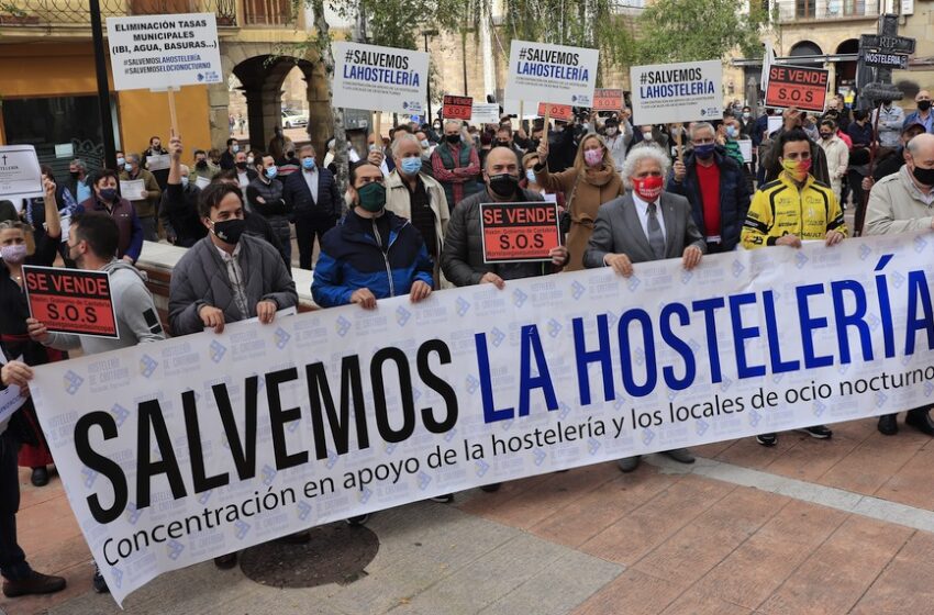 En la imagen una concentración en favor de la hostelería (C) Foto: David Laguillo