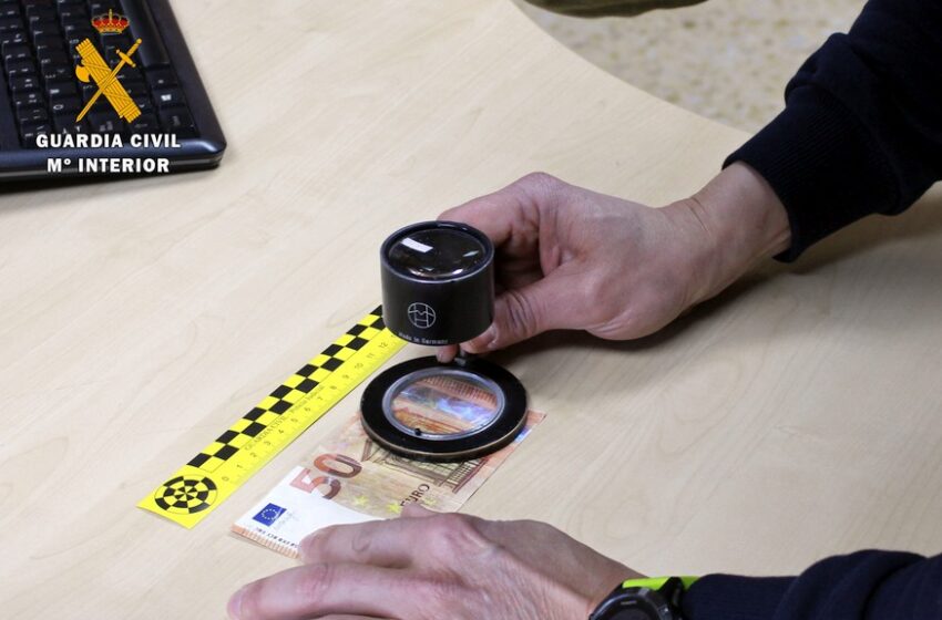 La Guardia Civil detiene a un varón que logró pagar con billetes falsos en comercios de Los Corrales de Buelna