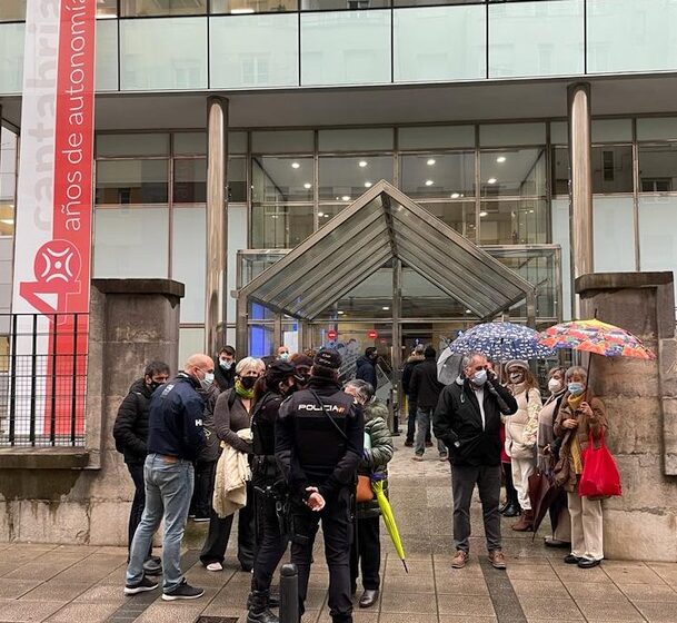 Sindicatos del Gobierno de Cantabria muestran su malestar con Delegación del Gobierno por ‘entorpecer’ una concentración