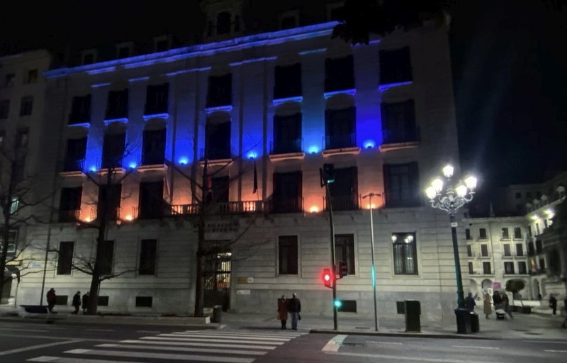  La Delegación del Gobierno ilumina su fachada con los colores de la bandera de Ucrania