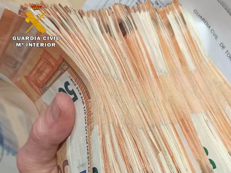 La Guardia Civil detiene a un varón que presuntamente se hacía pasar por miembro de una banda latina para extorsionar