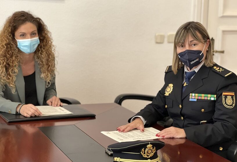 La Policía Nacional establece el teléfono 942361120 para atención a los desplazados de Ucrania
