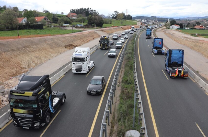  Cientos de camiones ralentizan la autovía A-67