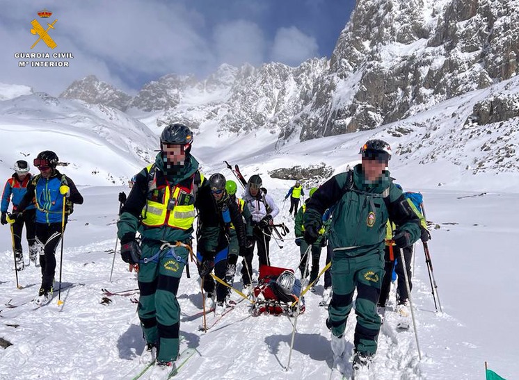  Rescatado un esquiador accidentado en Picos de Europa