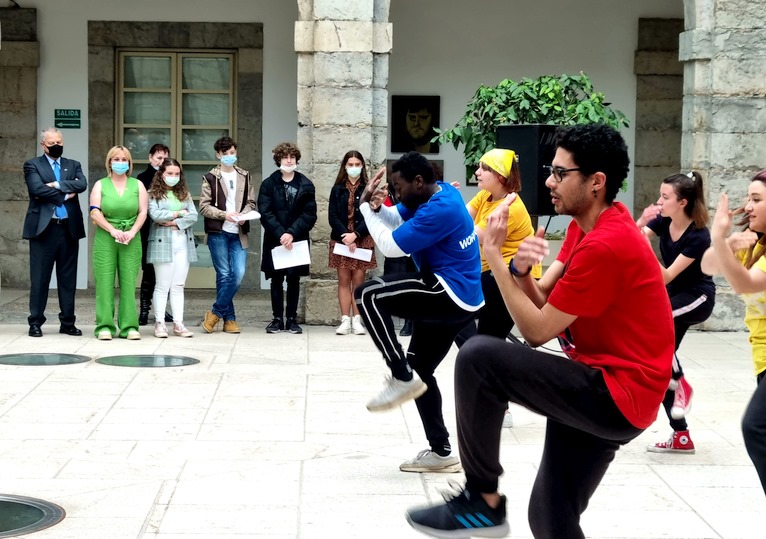  El Parlamento reivindica solidaridad con las víctimas de acoso escolar y rechazo al agresor