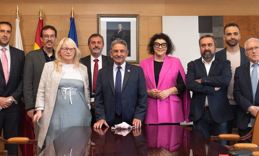 El presidente de Cantabria Miguel Ángel Revilla recibe a la Red de Colegios de Periodistas de España - Foto: Carlos Segundo - Gobierno de Cantabria