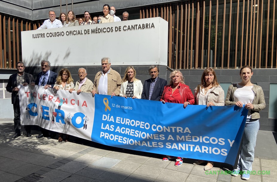 En la imagen una concentración contra las agresiones a profesionales sanitarios