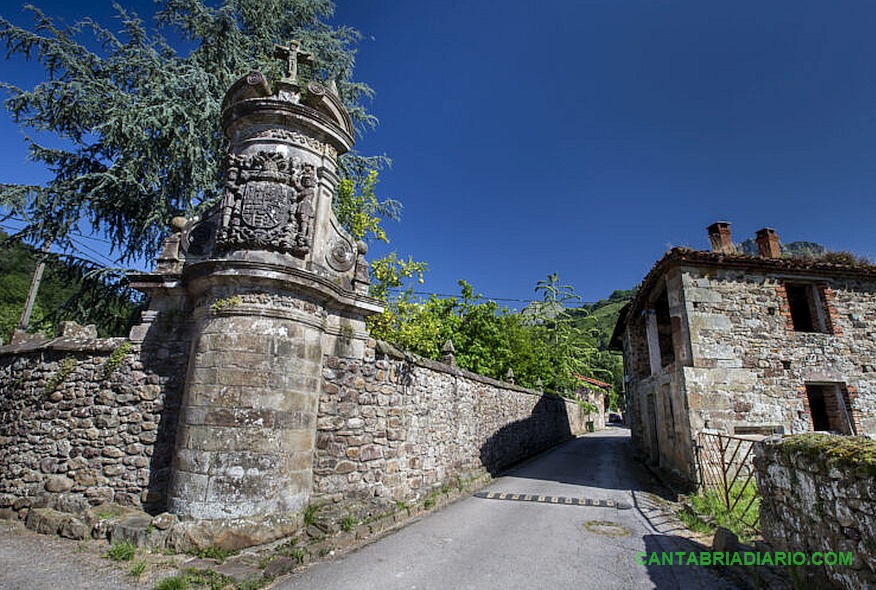Turismo reordenará la Plaza y el entorno de la Cruz de Rubalcaba en Liérganes