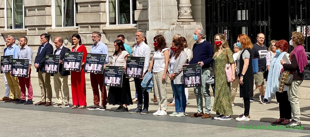 Santander recuerda con un minuto de silencio a la mujer asesinada en Tenerife