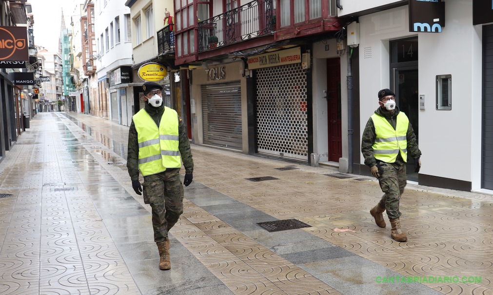 Militares patrullan Torrelavega durante el Estado de Alarma - (C) Foto: David Laguillo-CANTABRIA DIARIO