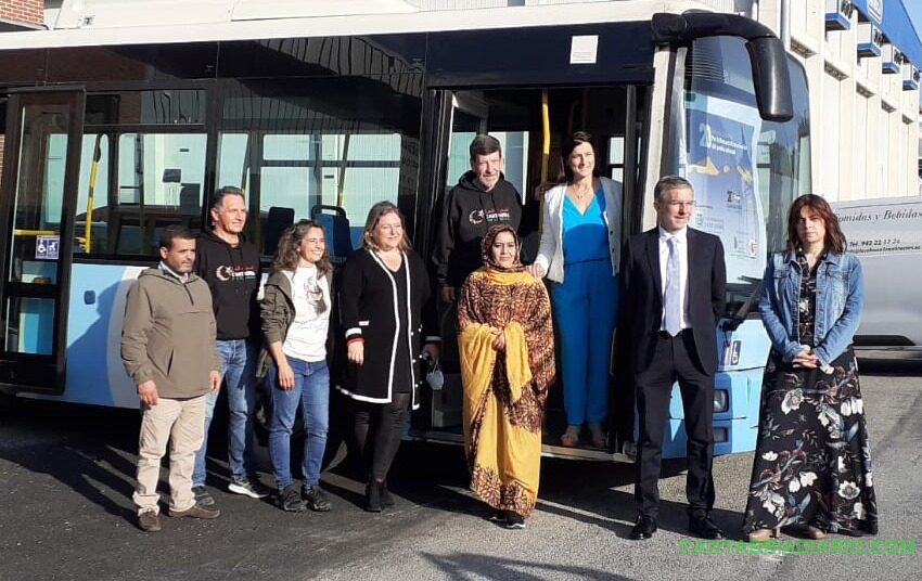 Llegan a Tinduf los autobuses y la ayuda humanitaria enviados por Cantabria por el Sahara