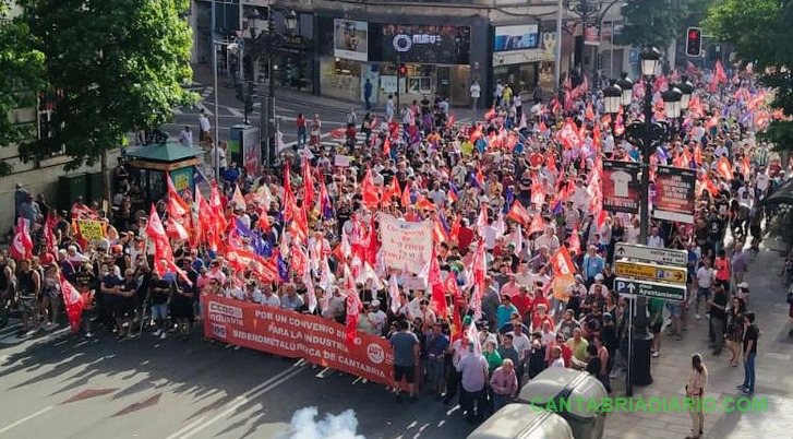  Miles de personas exigen en Santander un convenio colectivo ‘digno’ en el metal