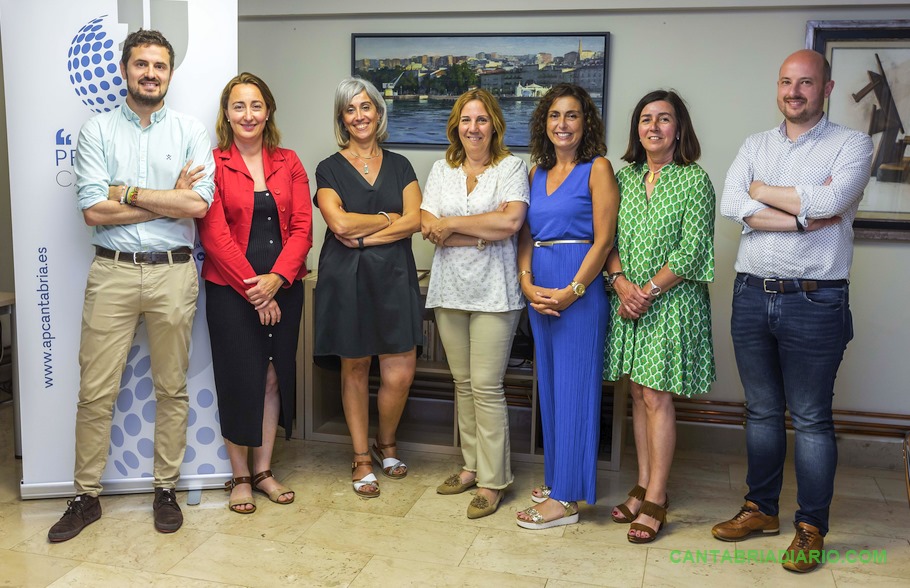 FOTO: ROBERTO RUIZ
De izda. a dcha.: Luis Hernando, Lorena Cagigas, Lucía Reguilón, Dolores Gallardo, Maribel Torre, Almudena Ruiz y Enrique Palacio.