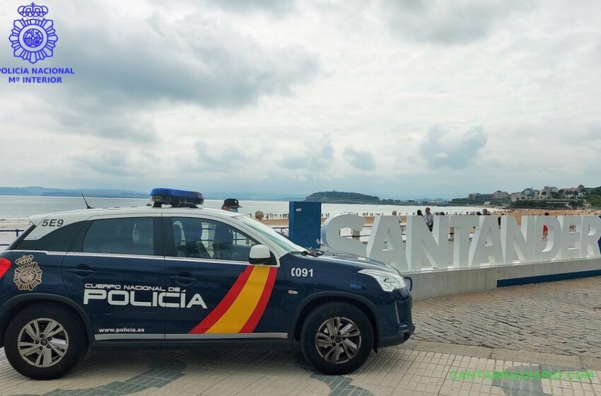  La Policía Nacional detiene a un hombre y a una mujer por un delito de hurto de dos móviles en la playa