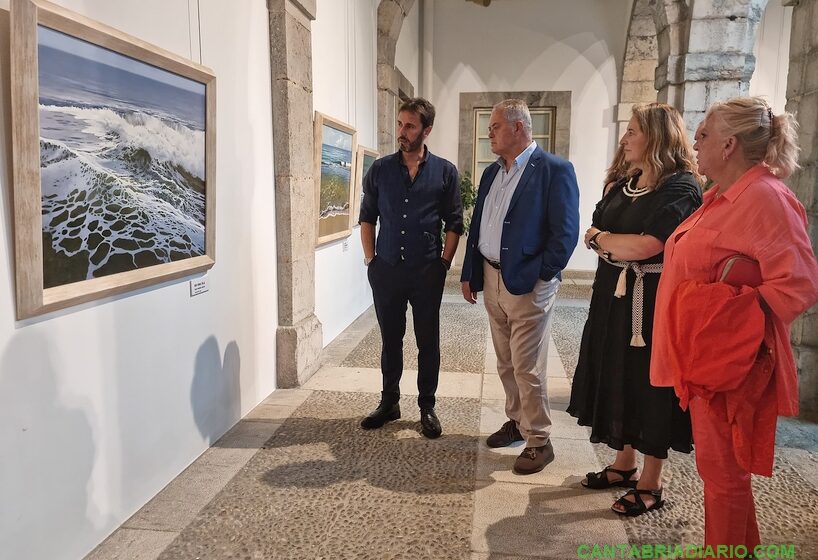  El Parlamento inaugura una muestra de la pintura realista del cántabro José Higuera