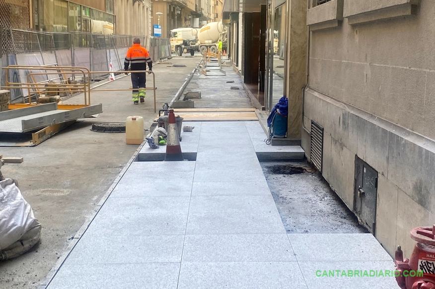 Avanza la renovación de la calle San Francisco con la pavimentación del tramo entre la Porticada y la calle Puente