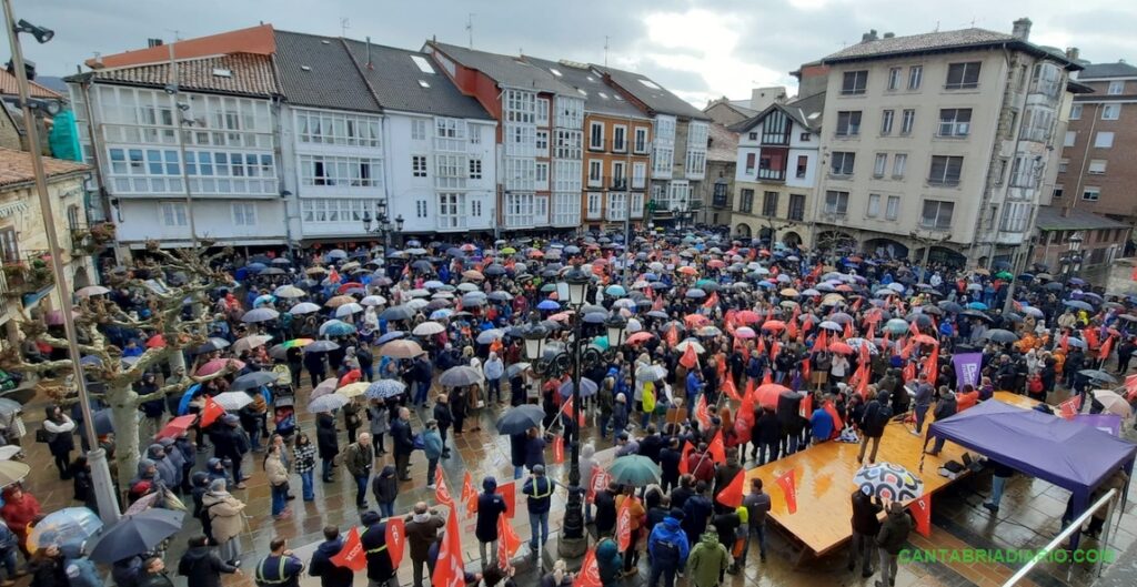 Miles de personas secundan en Reinosa la manifestación por el futuro de Campoo
