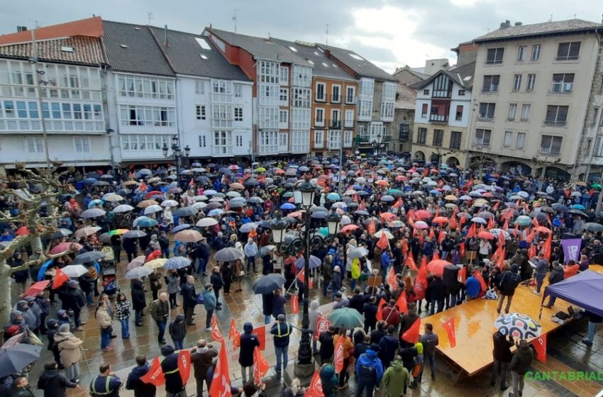 Miles de personas secundan en Reinosa la manifestación por el futuro de Campoo