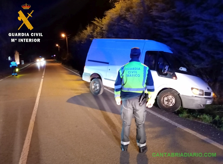  La Guardia Civil intercepta a un conductor que quintuplicaba la tasa de alcohol máxima permitida