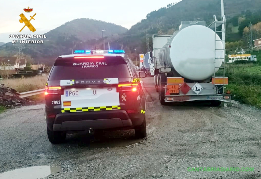 Denunciado el conductor de un camión con mercancías peligrosas por conducir drogado